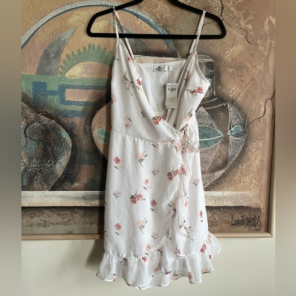 NWT HOLISTER Wrap Floral Dress - Picture 3 of 7